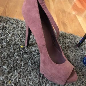 Purple pumps